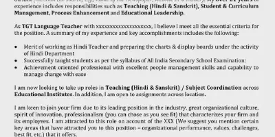 /img/37143-teacher-proofreading.webp